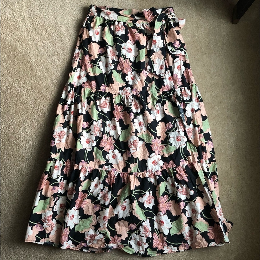 Who What Wear Women’s M Ruffled Tiered Wrap High-Rise Maxi Skirt in Deco Floral - Picture 4 of 13